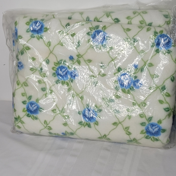 NEW Fieldcrest Acrylic Vintage twin/ C full double side bed - Picture 4 of 7